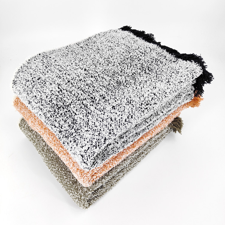 100%  Polyester Feather Yarn Warm Cozy Blanket Throw plaid